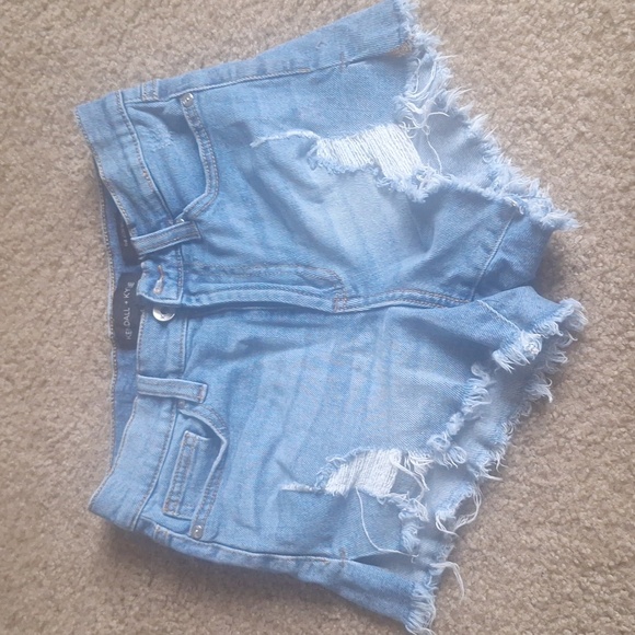 Kendall+Kylie The Icon Short, Size 24 - Picture 4 of 9